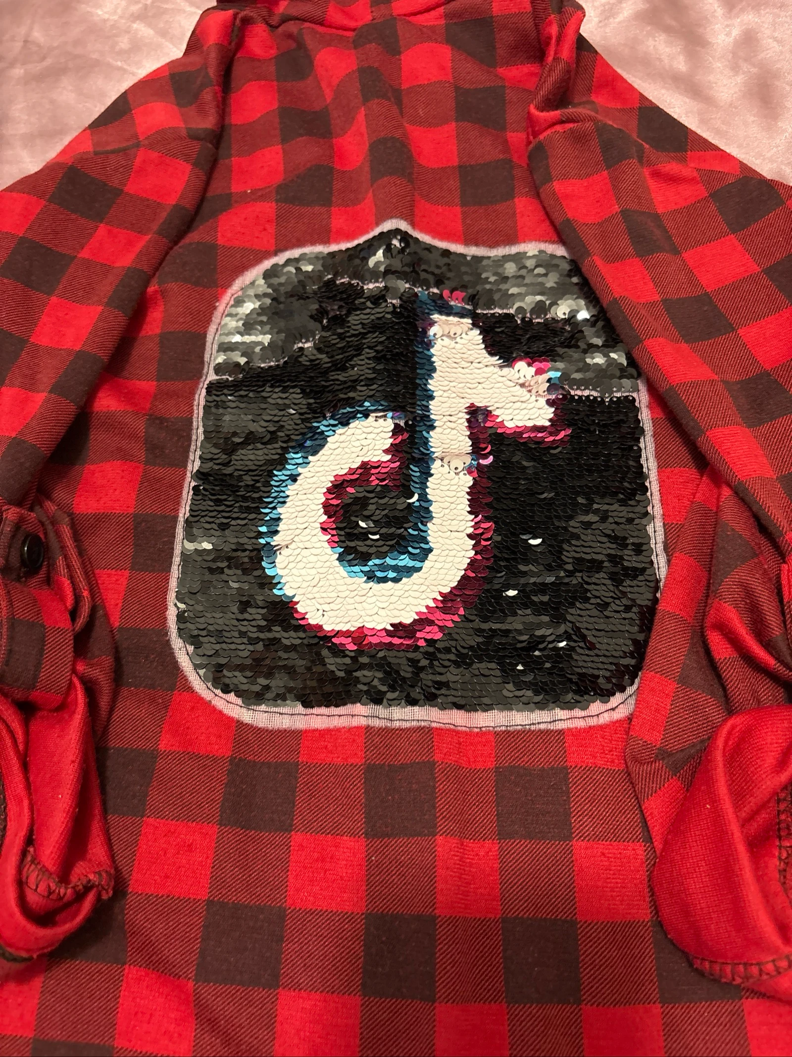 Camisa Feminina Xadrez Roja con Capucha – photo 3